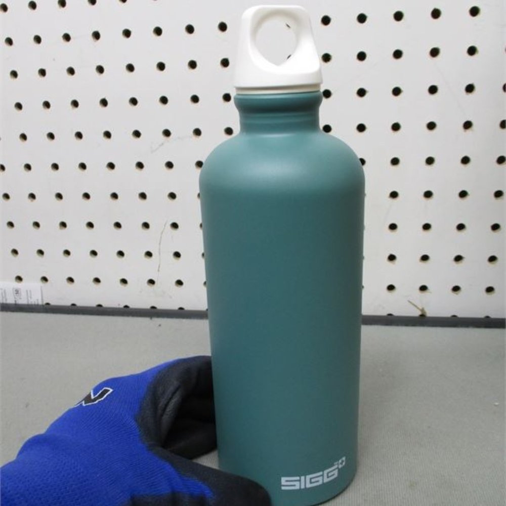 ✨BRAND NEW✨SIGG ELEMENTS WATER BOTTLE 0.6L SWISS MADE